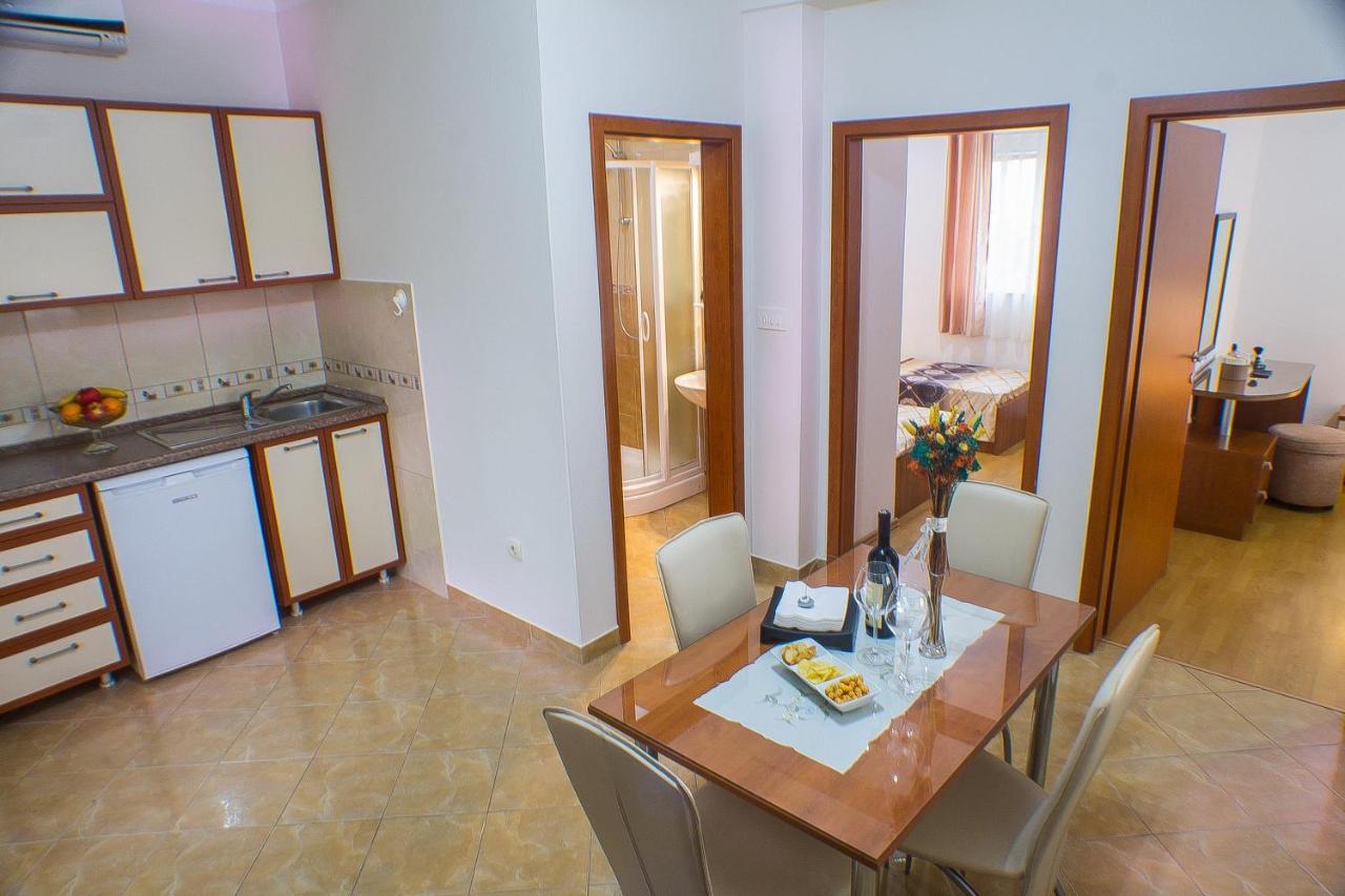Dmm Apartments Tivat Eksteriør billede
