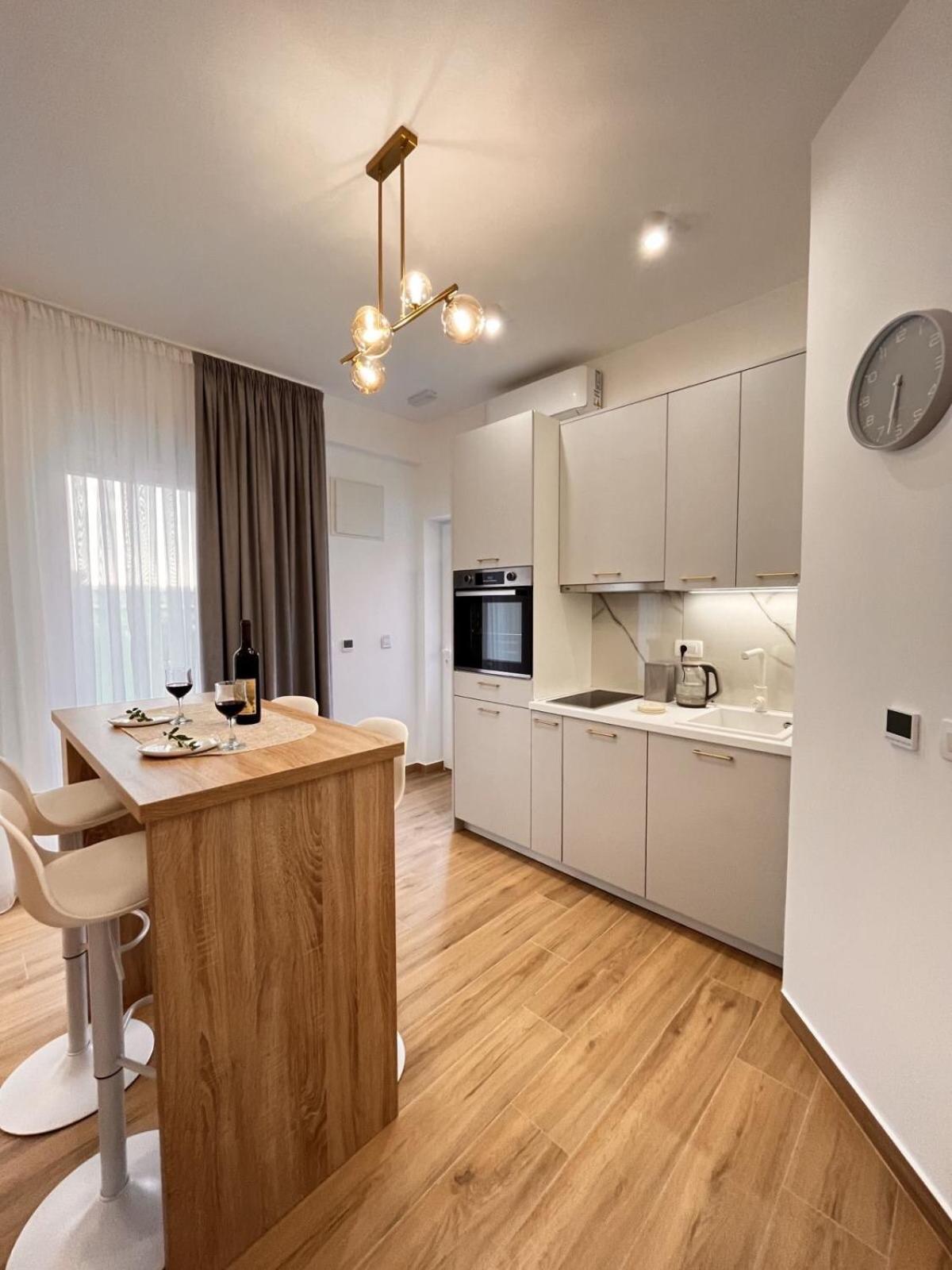 Dmm Apartments Tivat Eksteriør billede